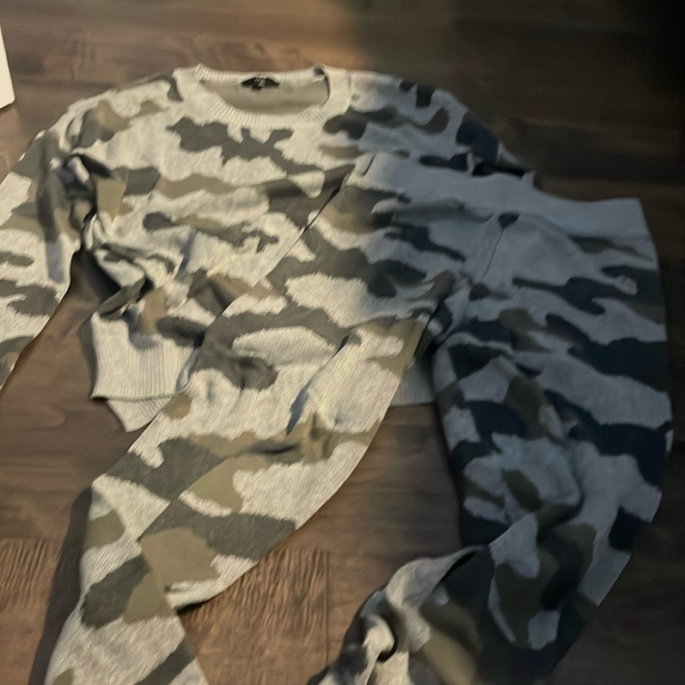 Fate army sweater matchy size small
